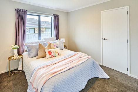 Photo of property in 70 Sunstone Crescent, Timberlea, Upper Hutt, 5018