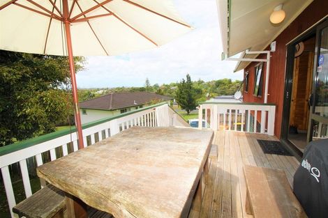 Photo of property in 1/37 South Lynn Road, Titirangi, Auckland, 0604