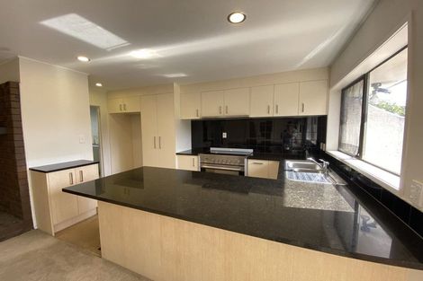 Photo of property in 12 Hedge Row, Sunnyhills, Auckland, 2010