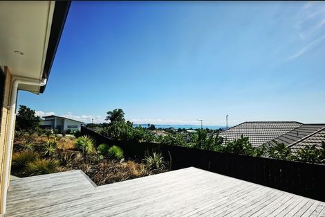 Photo of property in 14 Woodridge Drive, Stanmore Bay, Whangaparaoa, 0932