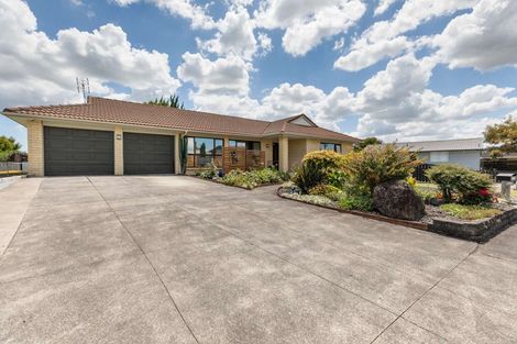 Photo of property in 12 Harbour Crest Drive, Waiuku, 2123