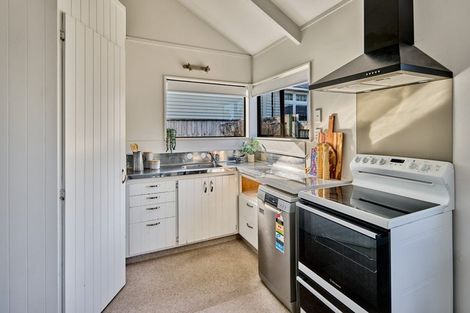 Photo of property in 6 Trent Street, Island Bay, Wellington, 6023