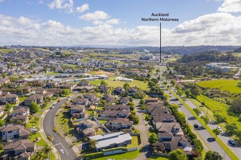 Photo of property in 7/6 John Jennings Drive, Oteha, Auckland, 0632