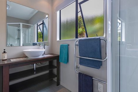 Photo of property in 9 Dudley Crescent, Cable Bay, 0420