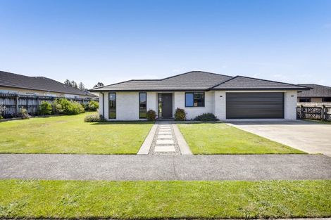 Photo of property in 10 Mercade Close, Stratford, 4332