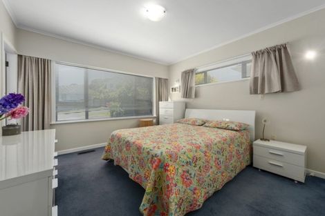 Photo of property in 35 Oakleigh Street, Maungaraki, Lower Hutt, 5010