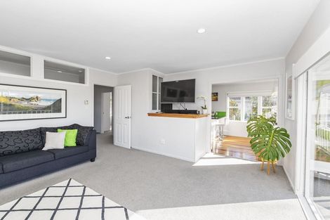 Photo of property in 100 Tiroroa Avenue, Te Atatu South, Auckland, 0610