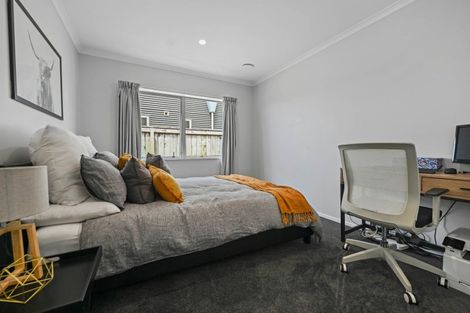 Photo of property in 17 Westview Place, Western Heights, Hamilton, 3200