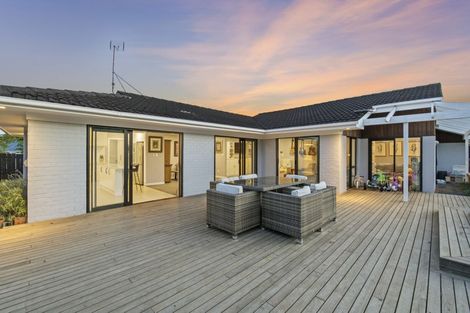 Photo of property in 1 Celina Place, Browns Bay, Auckland, 0630