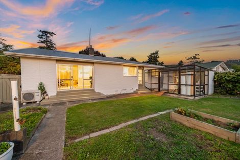 Photo of property in 6 Cruickshank Road, Clouston Park, Upper Hutt, 5018