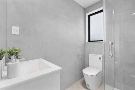 Photo of property in 165d Wiseley Road, West Harbour, Auckland, 0618