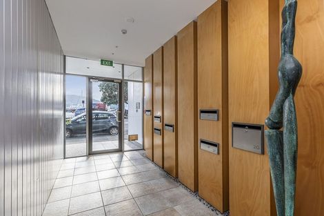 Photo of property in Dune, 2c/138 Oriental Parade, Oriental Bay, Wellington, 6011