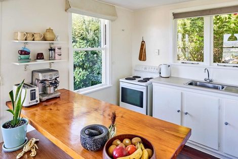 Photo of property in 10 Hiwi Crescent, Titahi Bay, Porirua, 5022