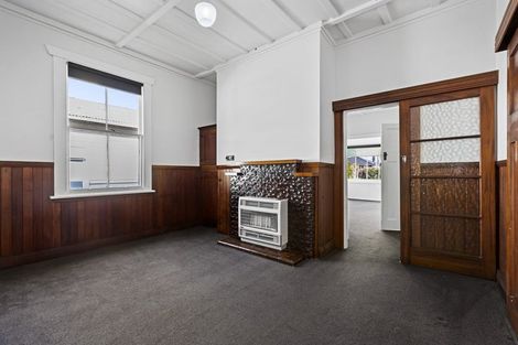 Photo of property in 25 Paynters Avenue, Strandon, New Plymouth, 4312