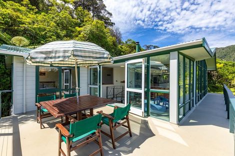Photo of property in 42 Ferry Road, Days Bay, Lower Hutt, 5013
