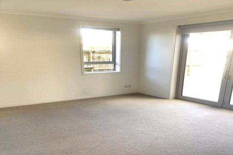 Photo of property in 71 Fields Parade, Oteha, Auckland, 0632