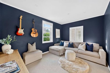 Photo of property in 5 Holiday Road, Milford, Auckland, 0620