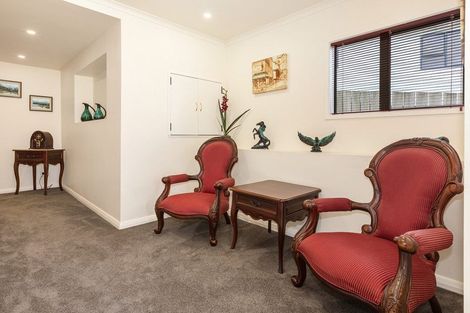Photo of property in 68 Kiwi Crescent, Tawa, Wellington, 5028