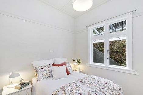 Photo of property in 121 Houghton Bay Road, Houghton Bay, Wellington, 6023