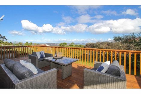 Photo of property in 99 Pupuke Road, Northcote, Auckland, 0627