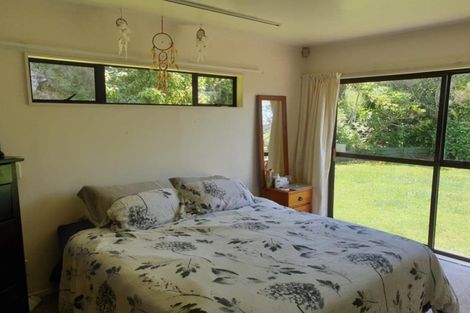 Photo of property in 129 Miromiro Road, Normandale, Lower Hutt, 5010