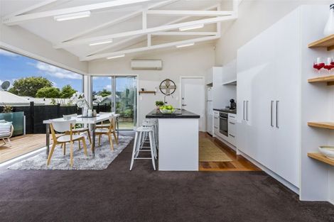 Photo of property in 208 Beach Haven Road, Beach Haven, Auckland, 0626