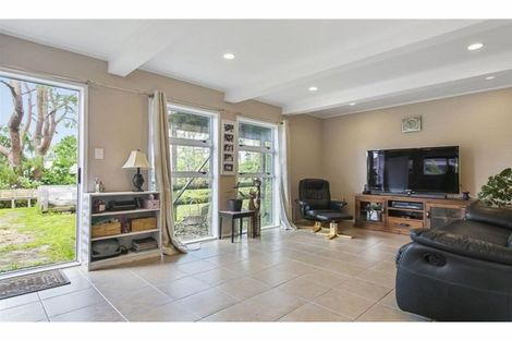 Photo of property in 9 Woodhouse Place, West Harbour, Auckland, 0618