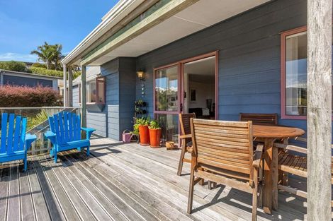 Photo of property in 5 Dudley Crescent, Cable Bay, 0420