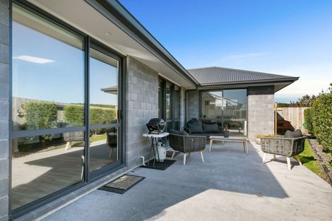 Photo of property in 8 Macloughlin Drive, Te Puke, 3119