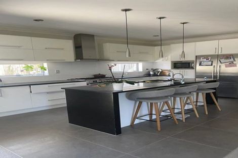 Photo of property in 30 Namsan Close, Fairview Heights, Auckland, 0632