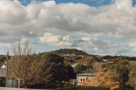 Photo of property in 1/1a Haverstock Road, Sandringham, Auckland, 1025