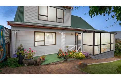 Photo of property in 11 Vipond Road, Stanmore Bay, Whangaparaoa, 0932