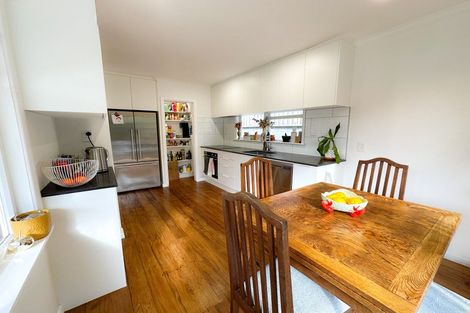 Photo of property in 4 Black Rock Road, Newlands, Wellington, 6037
