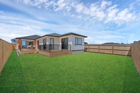 Photo of property in 27 Korowhiti Road, Clarks Beach, 2122