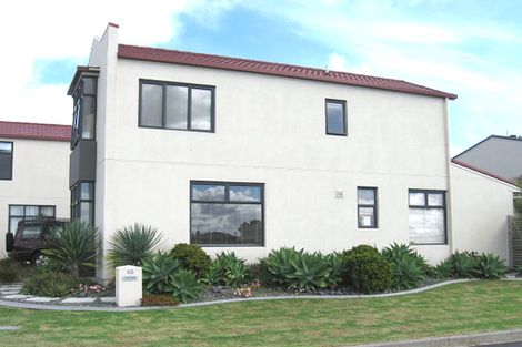 Photo of property in 60 Provence Esplanade, Te Atatu Peninsula, Auckland, 0610