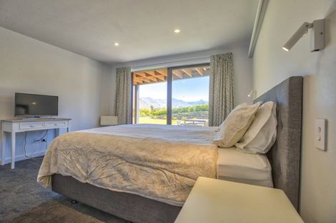 Photo of property in 314 Beacon Point Road, Wanaka, 9305