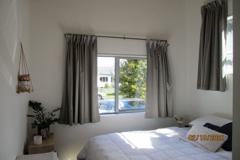 Photo of property in 2a Gosford Drive, Botany Downs, Auckland, 2010