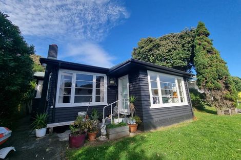 Photo of property in 13 Ames Street, Paekakariki, 5034