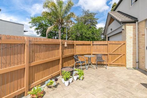 Photo of property in 2/20 Ruakiwi Road, Hamilton Lake, Hamilton, 3204