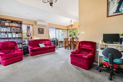 Photo of property in 12 Dunraven Place, Torbay, Auckland, 0630