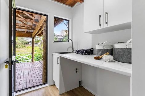 Photo of property in 2/24 Matipo Road, Mairangi Bay, Auckland, 0630