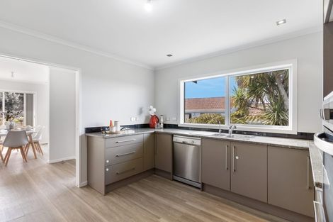 Photo of property in 2/55 Verran Road, Birkenhead, Auckland, 0626