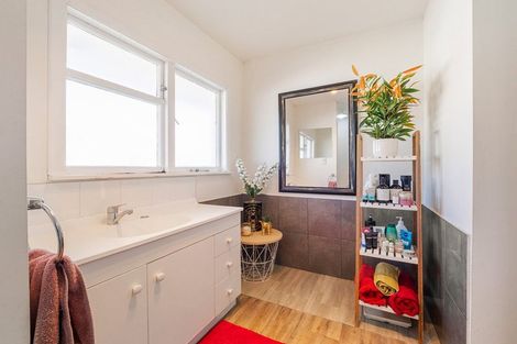 Photo of property in 205 Main North Road, Redwood, Christchurch, 8051