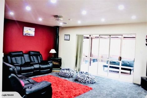 Photo of property in 1/49 Sungrove Rise, Sunnyvale, Auckland, 0612