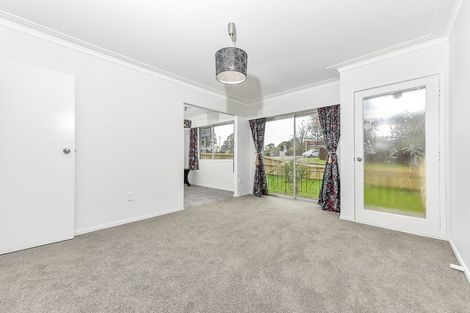 Photo of property in 2/15 Edmonton Road, Henderson, Auckland, 0612