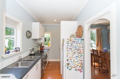 Photo of property in 25 Omar Street, Khandallah, Wellington, 6035