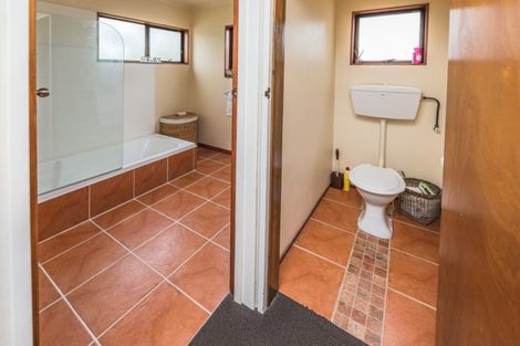 Photo of property in 4 Bastia Avenue, Bastia Hill, Whanganui, 4500