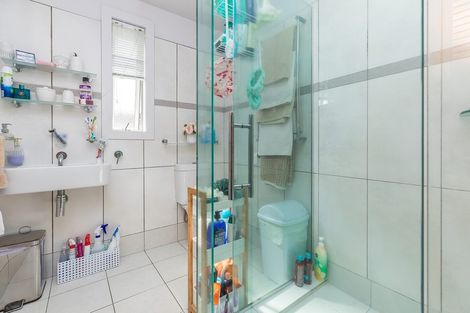 Photo of property in 36 Lavery Place, Sunnynook, Auckland, 0632