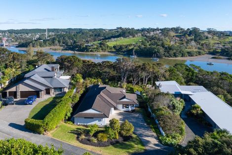 Photo of property in 72 Blue Heron Rise, Stanmore Bay, Whangaparaoa, 0932