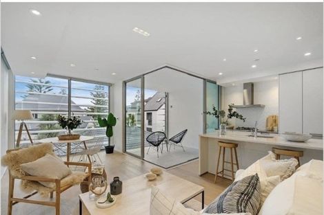 Photo of property in 2/22 Esplanade, Sumner, Christchurch, 8081